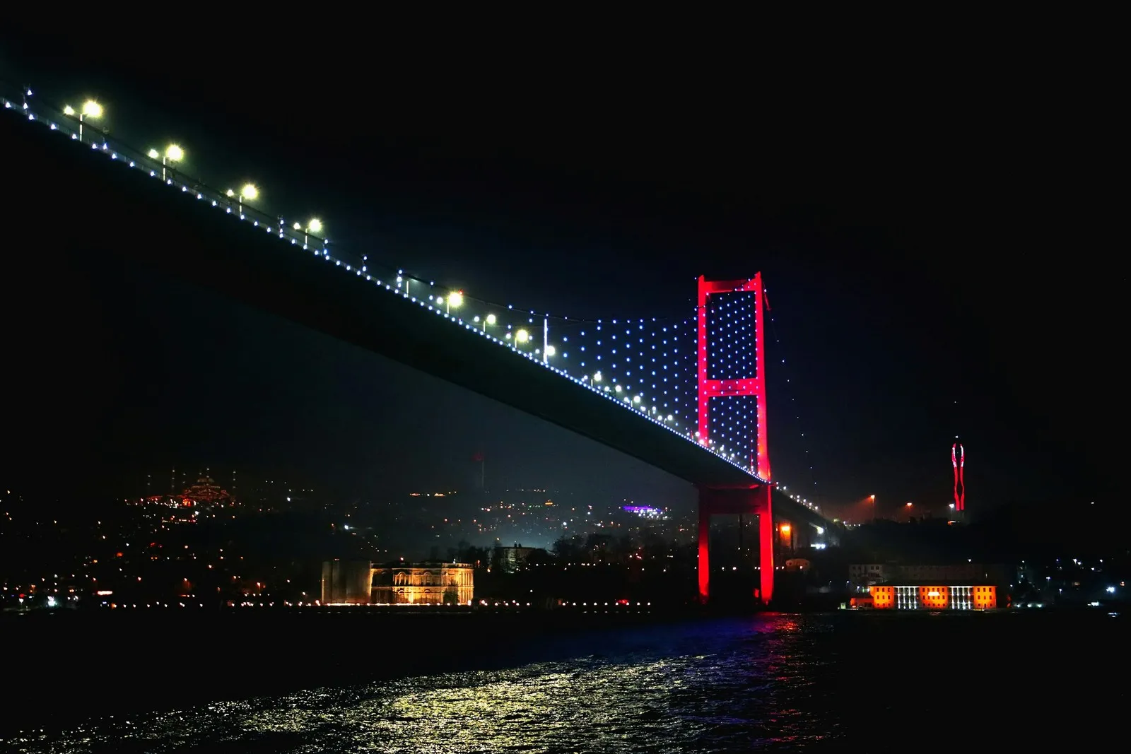 Gece Boğaz Köprüsü ve İstanbul