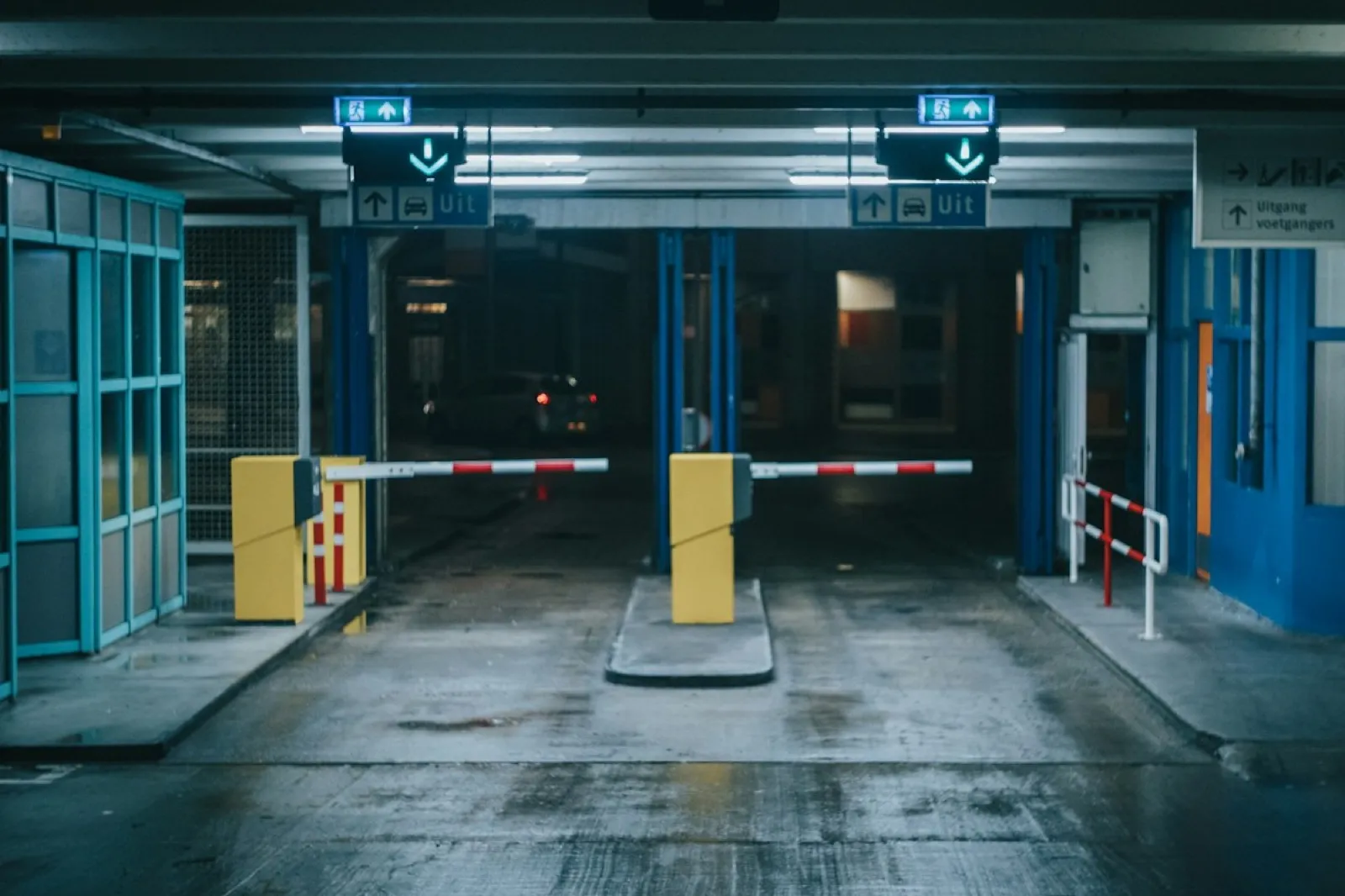 Bariyerli otopark girişi (temsili)